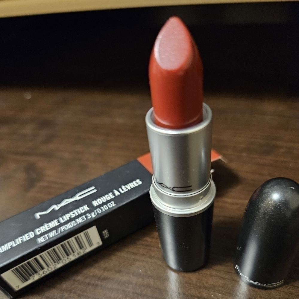 MAC Amplified Lipstick in Dubonnet (NIB)